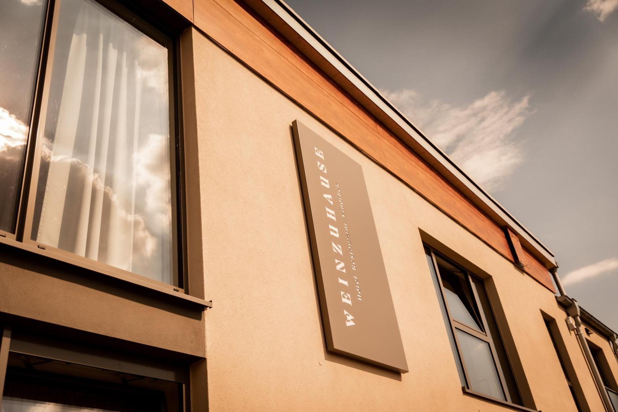 Weinzuhause Hotel-Restaurant-Vinothek Mommenheim Exterior photo